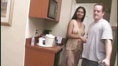 Anya Holly Halston csaladi szexvideo füstölt egy hús szivar